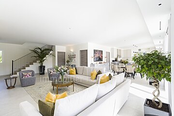 A living room with a couch that says immobilier on it