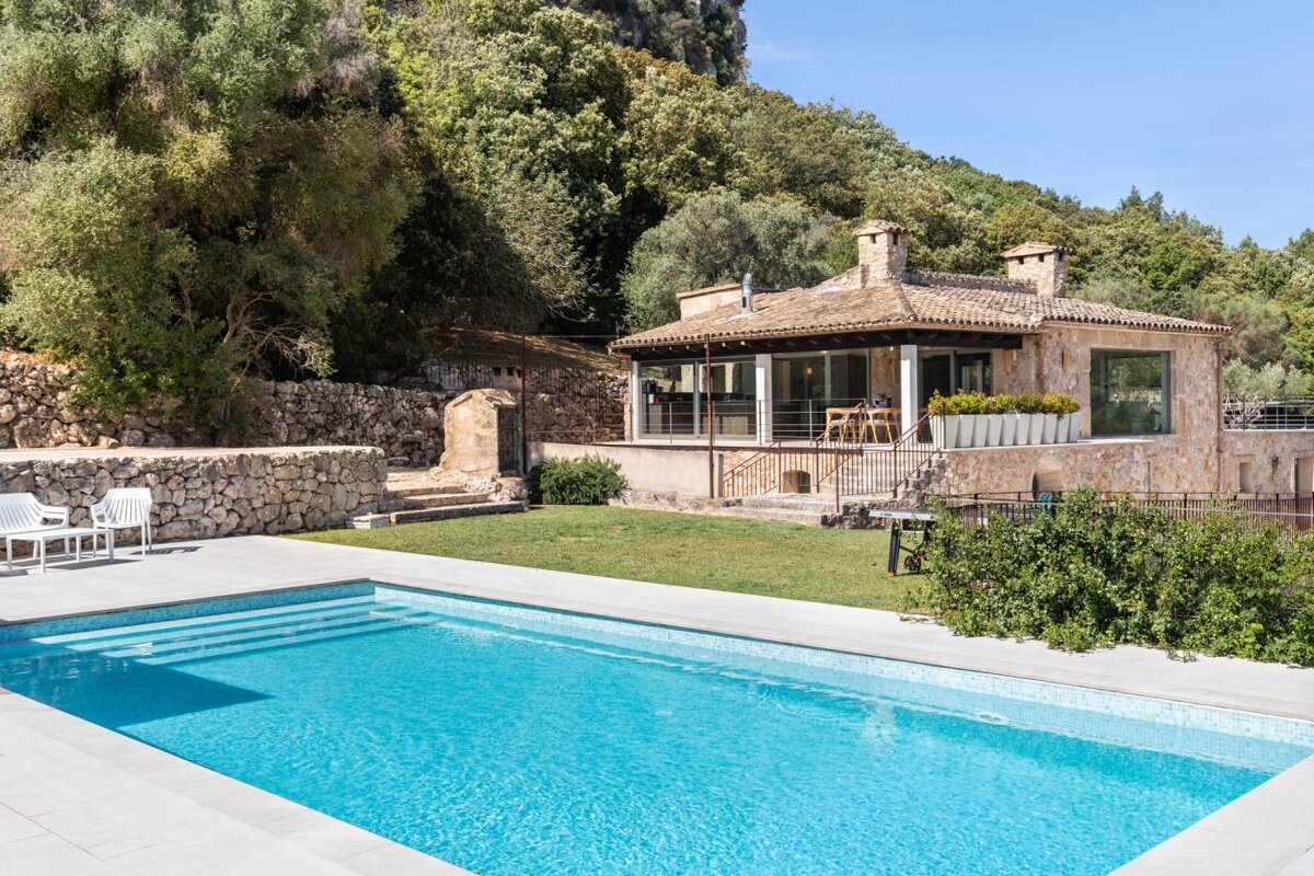 A house with a swimming pool in front of it