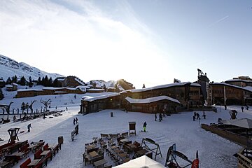 A snowy area with a sign that says ' altitude ' on it
