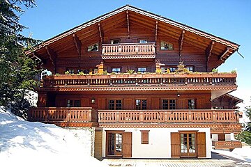 A large wooden house with a lot of balconies