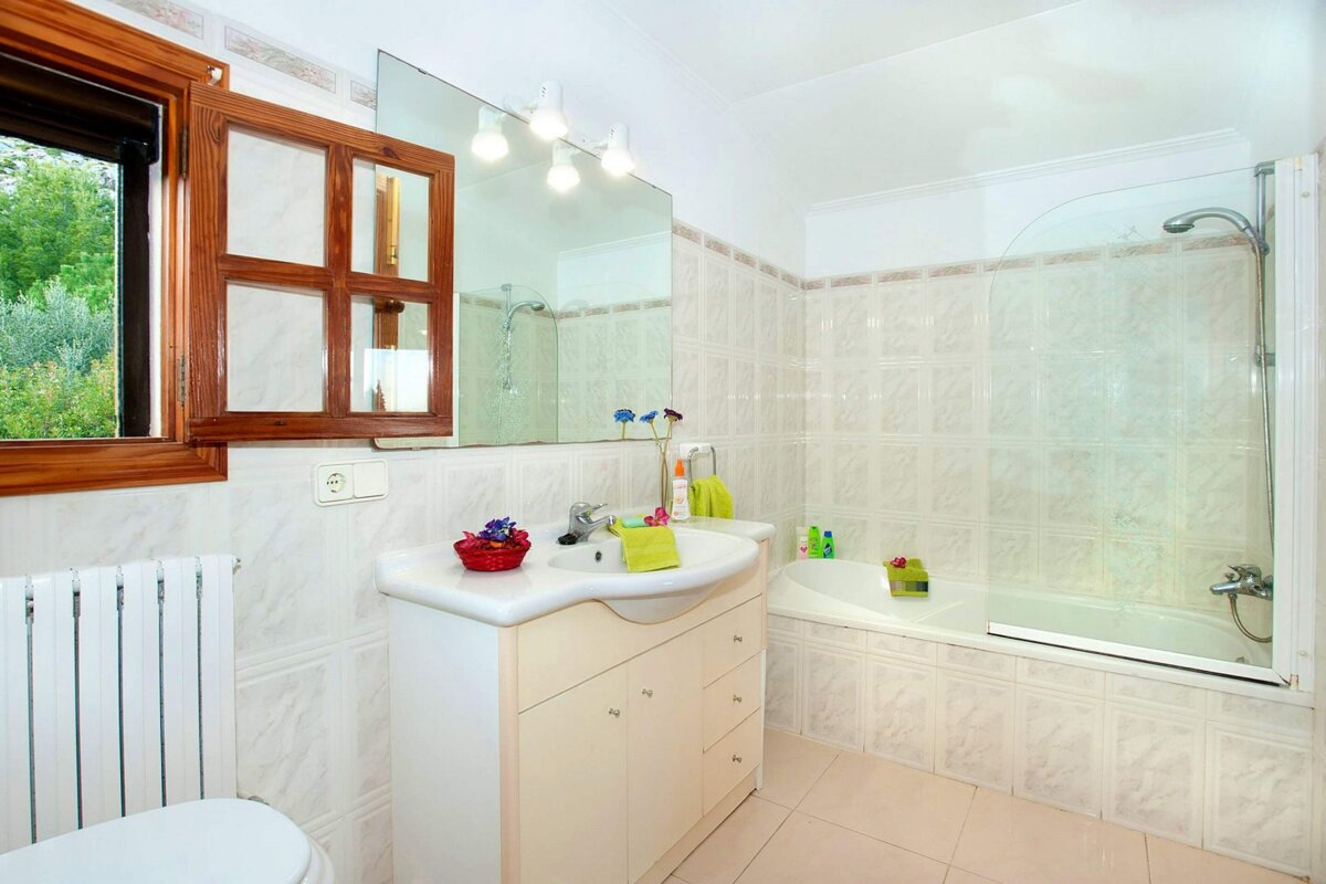 A bathroom with a sink a toilet and a bathtub