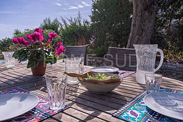 A table with plates glasses and a pitcher with the words home sud on it