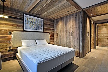 A bedroom with a mattress and a picture on the wall
