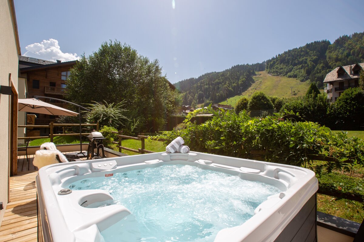 A hot tub with a mountain in the background