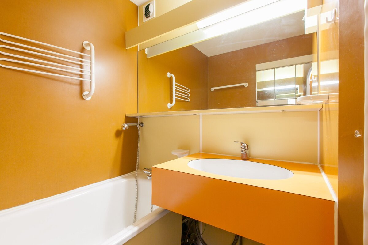 A bathroom with a sink and a bathtub