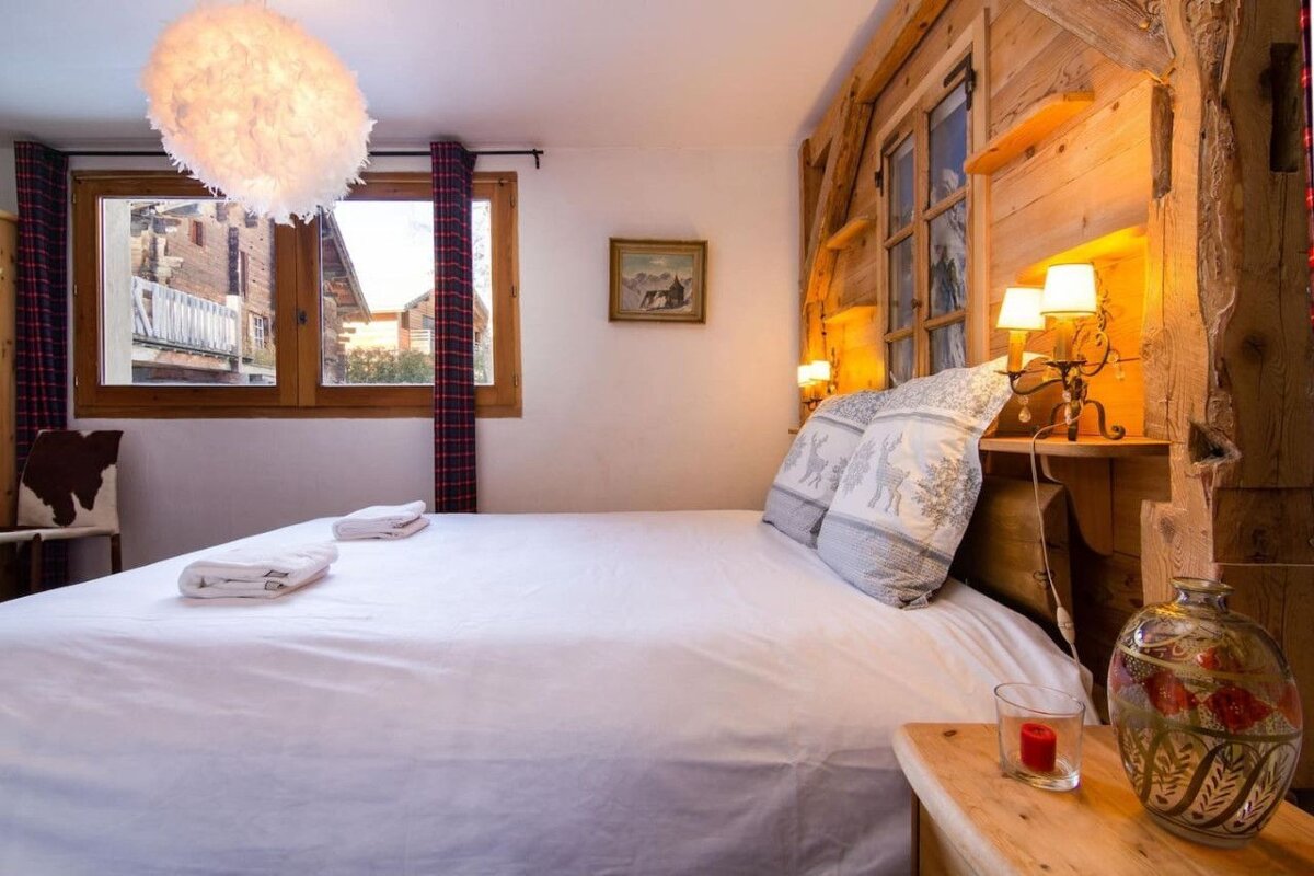 A bedroom with a bed and a picture on the wall