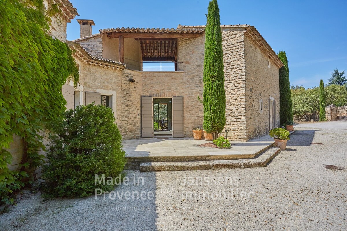 A stone building with the words made in provence on it