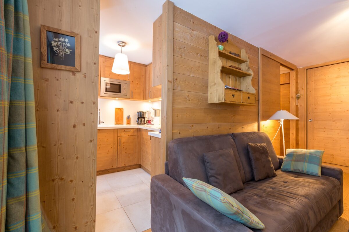 A snowy landscape with trees and mountains in the background