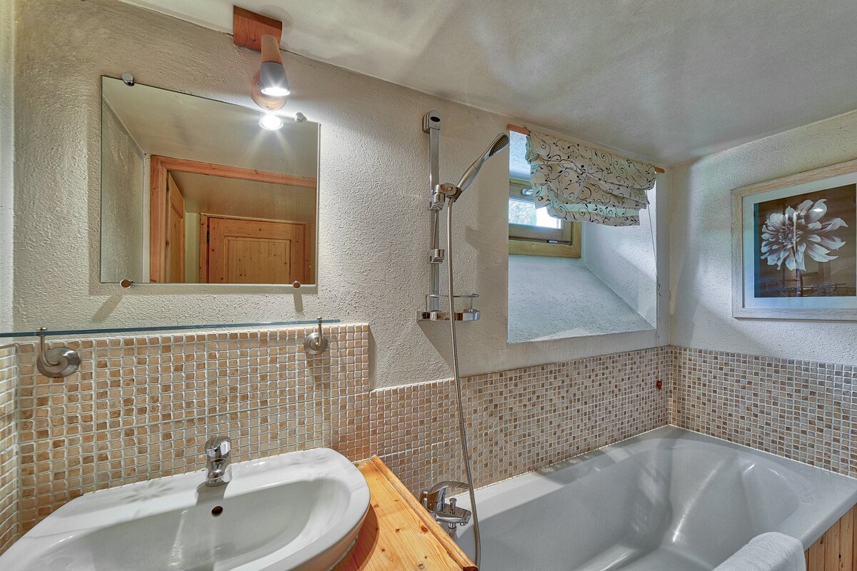 A bathroom with a sink and a bathtub