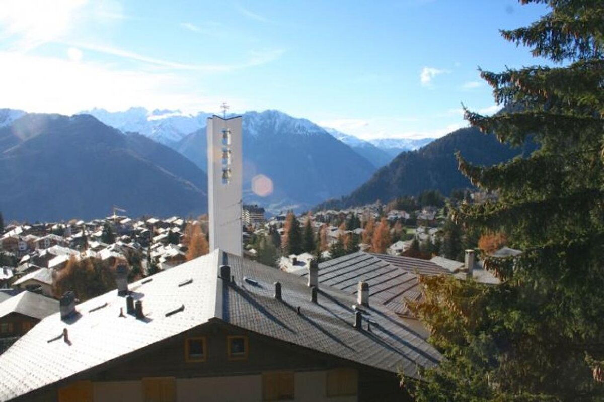 A very tall building with a cross on top of it