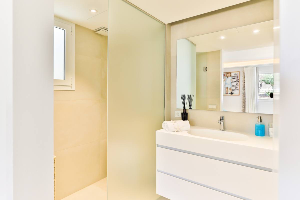 A bathroom with a sink and a large mirror