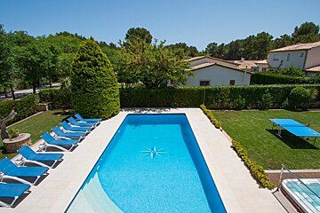 A large swimming pool with a star in the middle