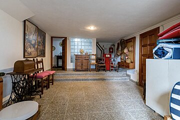 A singer sewing machine sits in the middle of a room