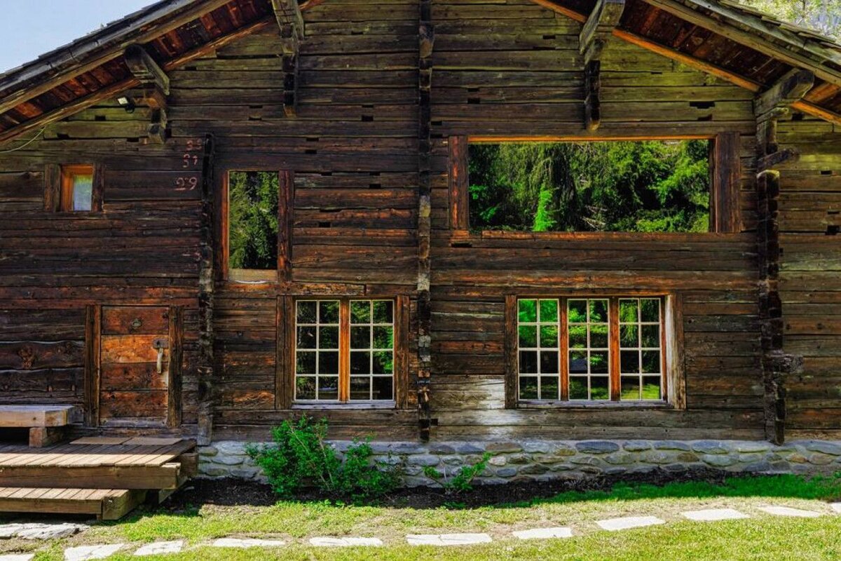 A wooden house with the number 39 on it