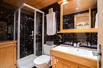A bathroom with a toilet and a sink with the letter p on the bottom