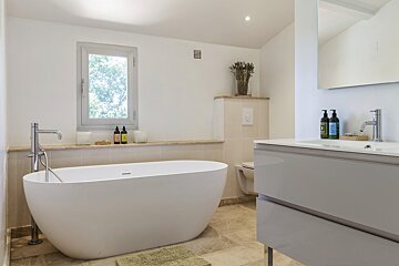 A bathroom with a bathtub and a toilet