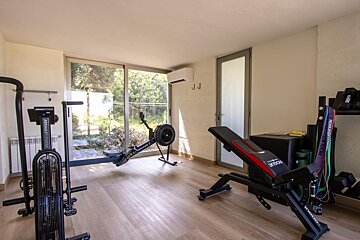 A gym with a bench that says rogue on it