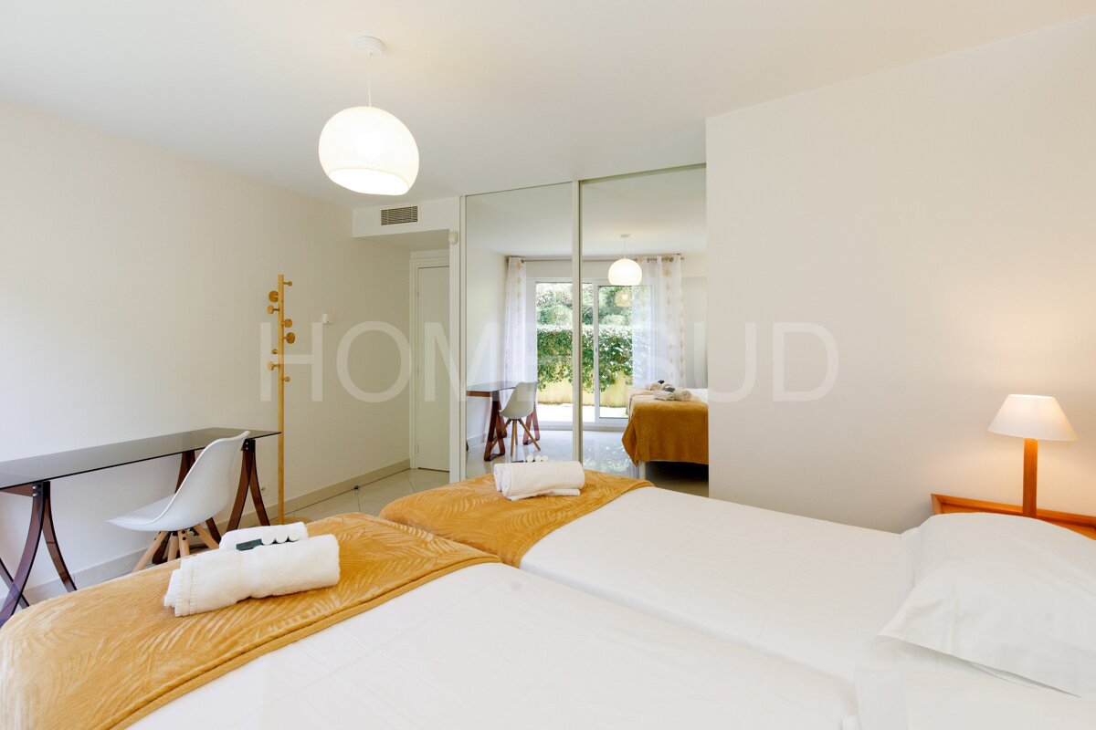 A bedroom with the word home on the wall