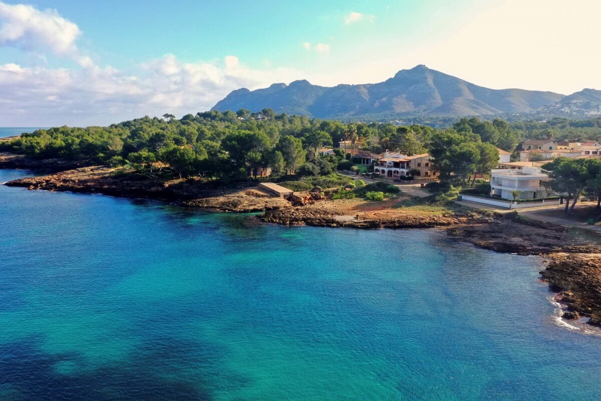 A large body of water with mountains in the background