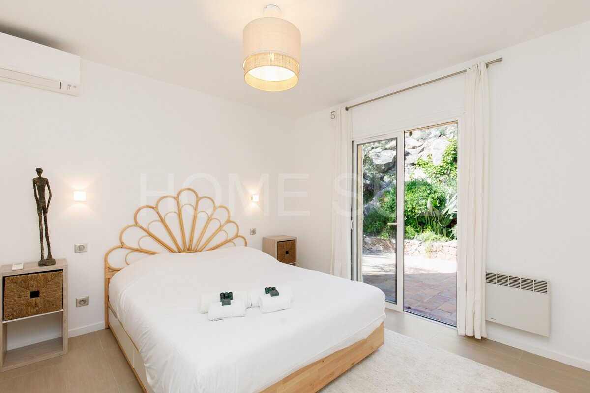 A bedroom with the word home on the wall