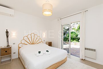 A bedroom with the word home on the wall