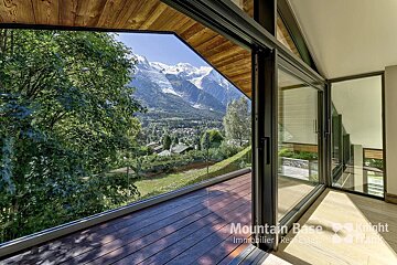 A balcony with a view of the mountains is owned by mountain base