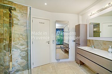 A bathroom with the words made in janssens provence on the wall