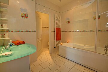A bathroom with a bathtub and a sink