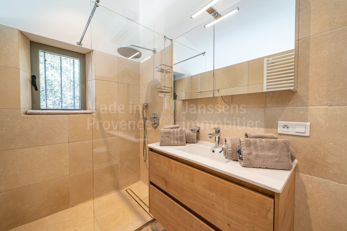 A bathroom with the word janssens on the wall