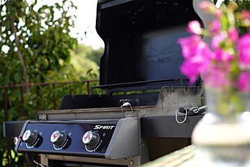 A grill with the word spirit on it