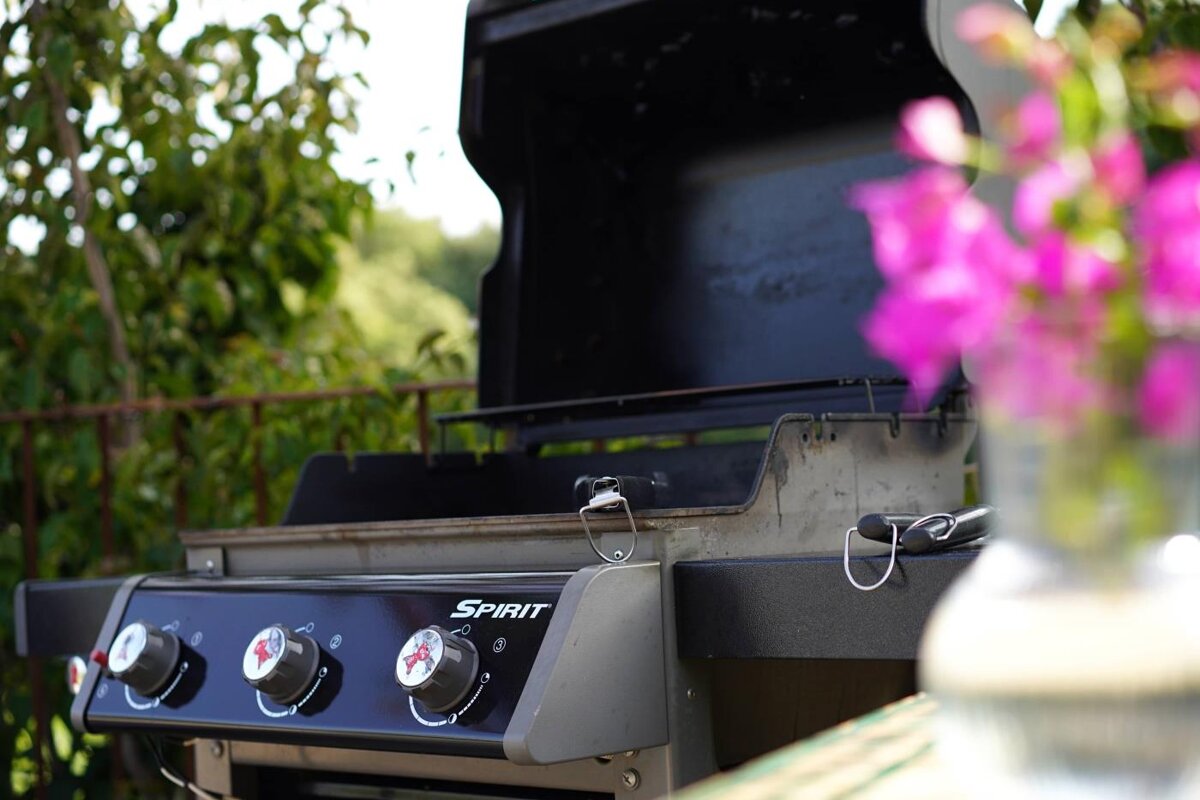 A grill with the word spirit on it