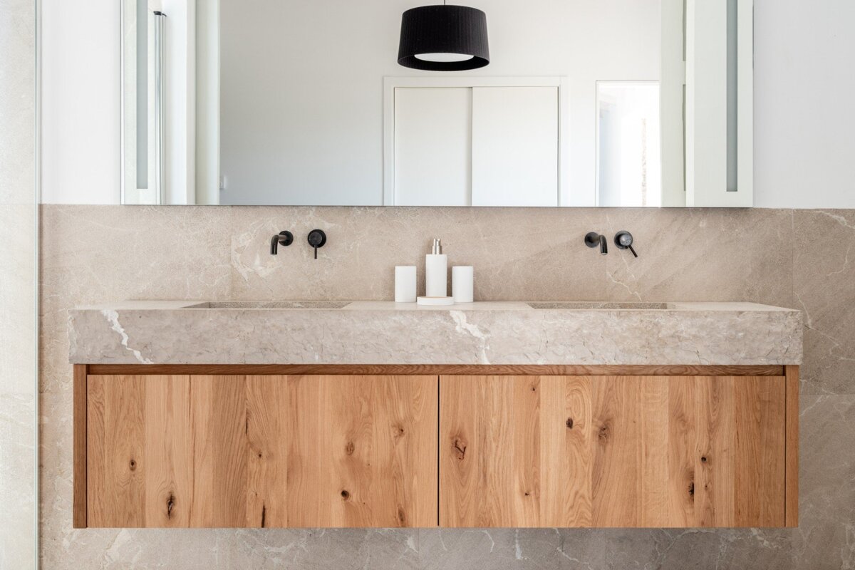A bathroom with two sinks and a mirror
