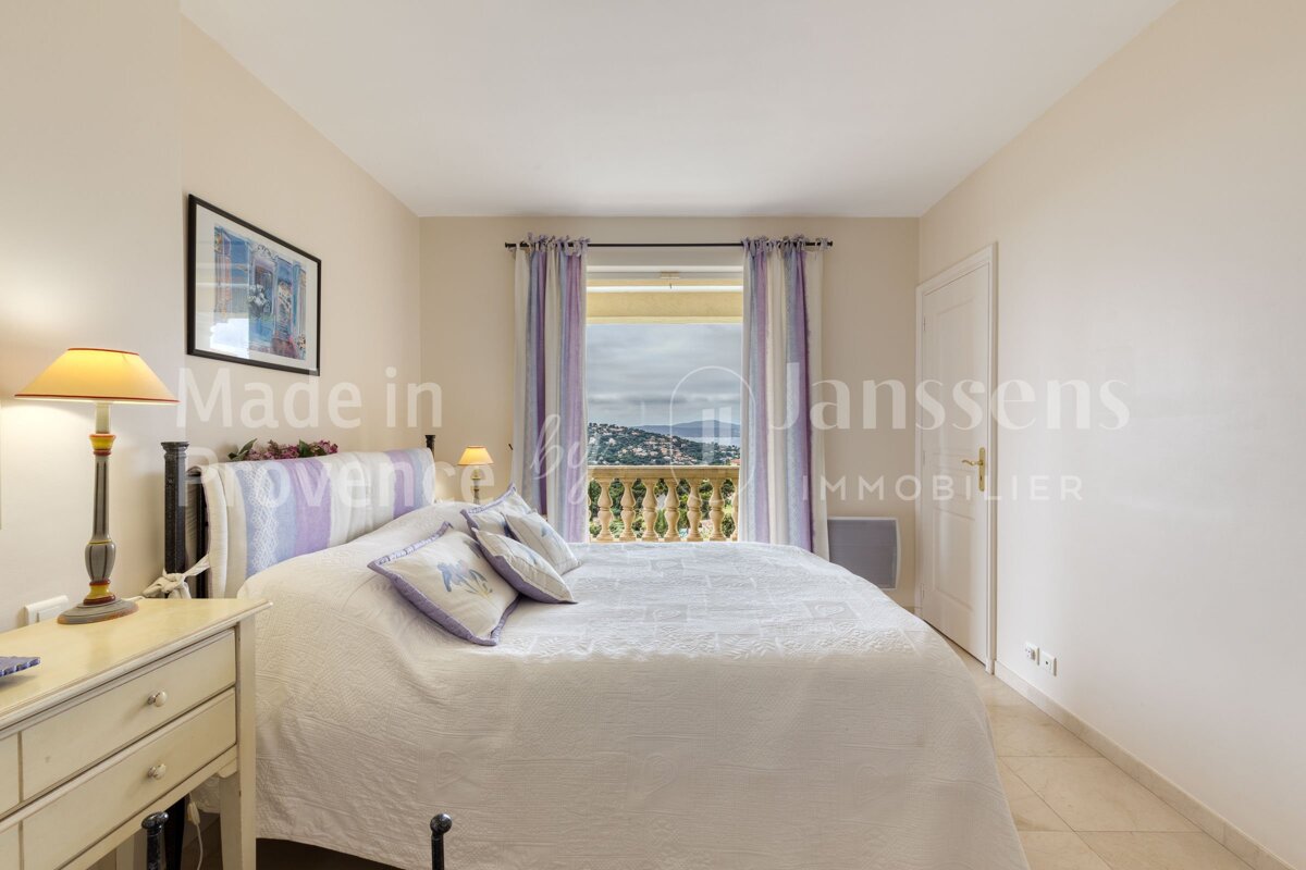 A bedroom with the words made in provence on the wall