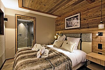 A bedroom with a bed and a picture on the wall