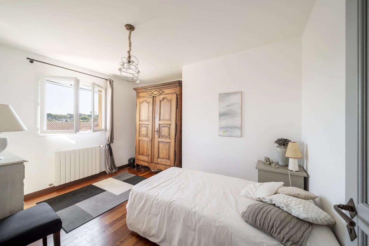 A bedroom with a bed and a painting on the wall