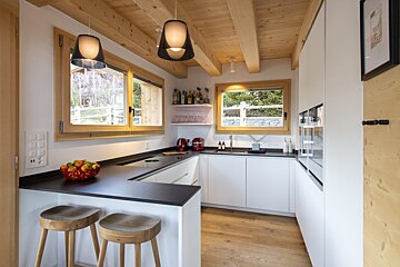 A kitchen with a bowl of fruit on the counter
