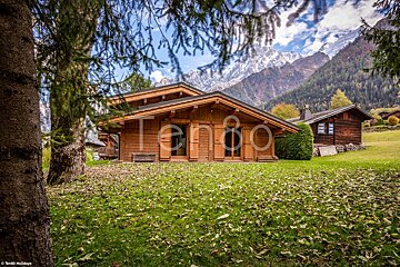A picture of a cabin in the mountains taken by tendo holidays