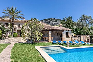 A house with a swimming pool in front of it