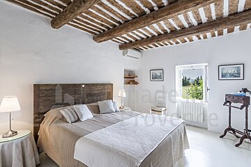 A bedroom with the word provence on the wall