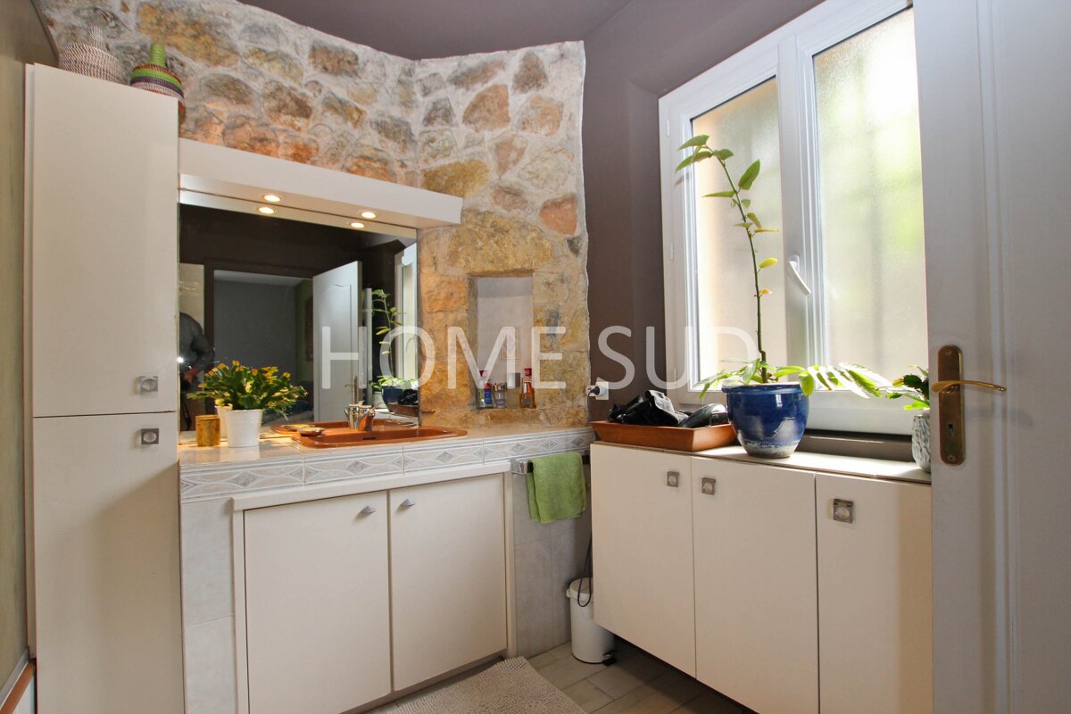 A bathroom with the word home on the wall