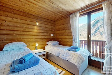 A bedroom with two beds and the word alpine on the bottom