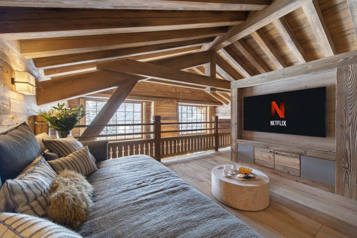 A living room with a couch and a television that says netflix