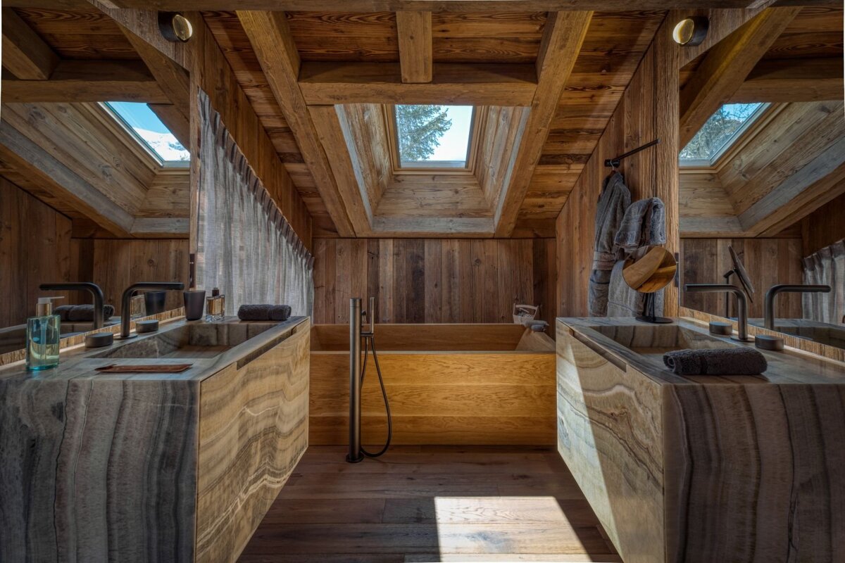 A bathroom with two sinks and a wooden tub