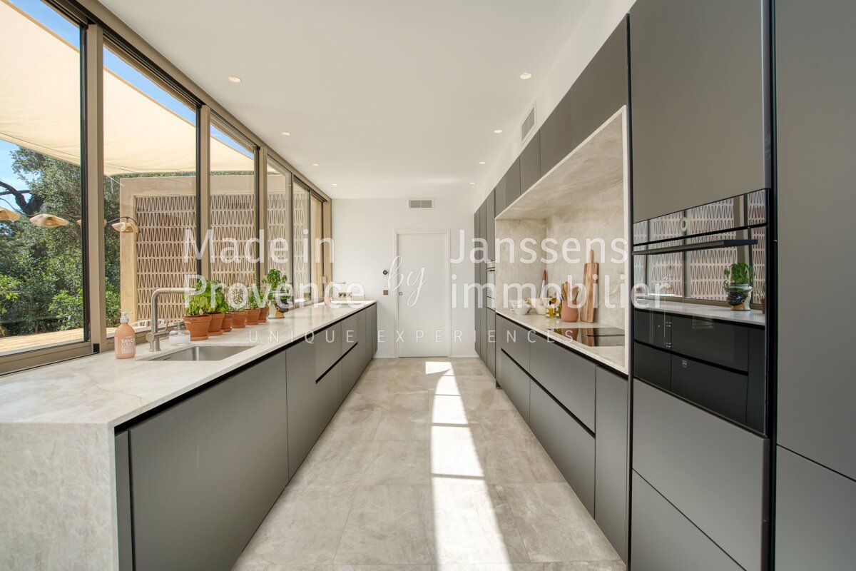The word janssens that is on a kitchen