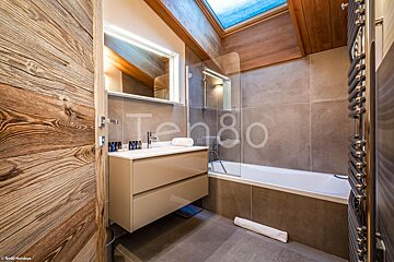 A bathroom with the number 80 on the wall