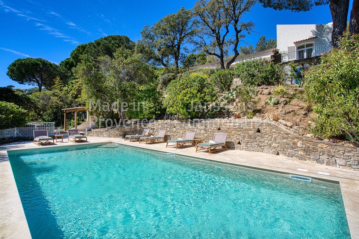 A large swimming pool with the words made in provence on the bottom