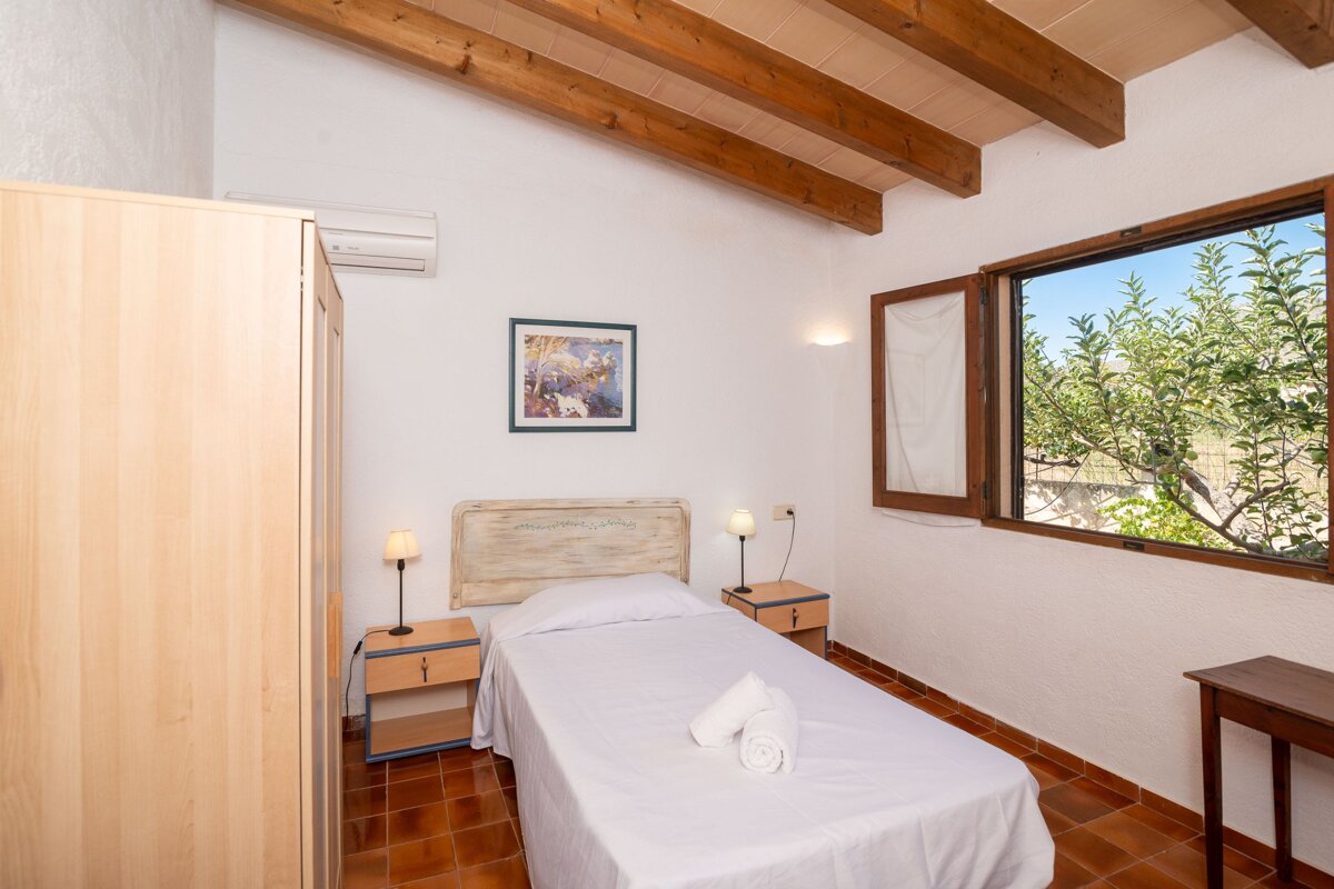 A bedroom with a single bed and two nightstands