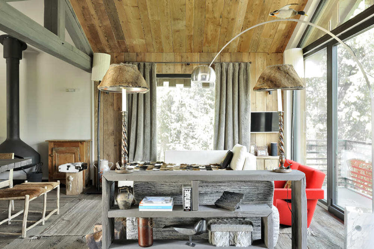 A living room with a couch and a table with a book on it that says ' architectural ' on it