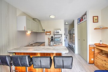 A kitchen with a sign on the wall that says ' l' amour '