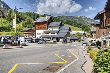 A small town with a sign that says ' l' ermitage ' on it